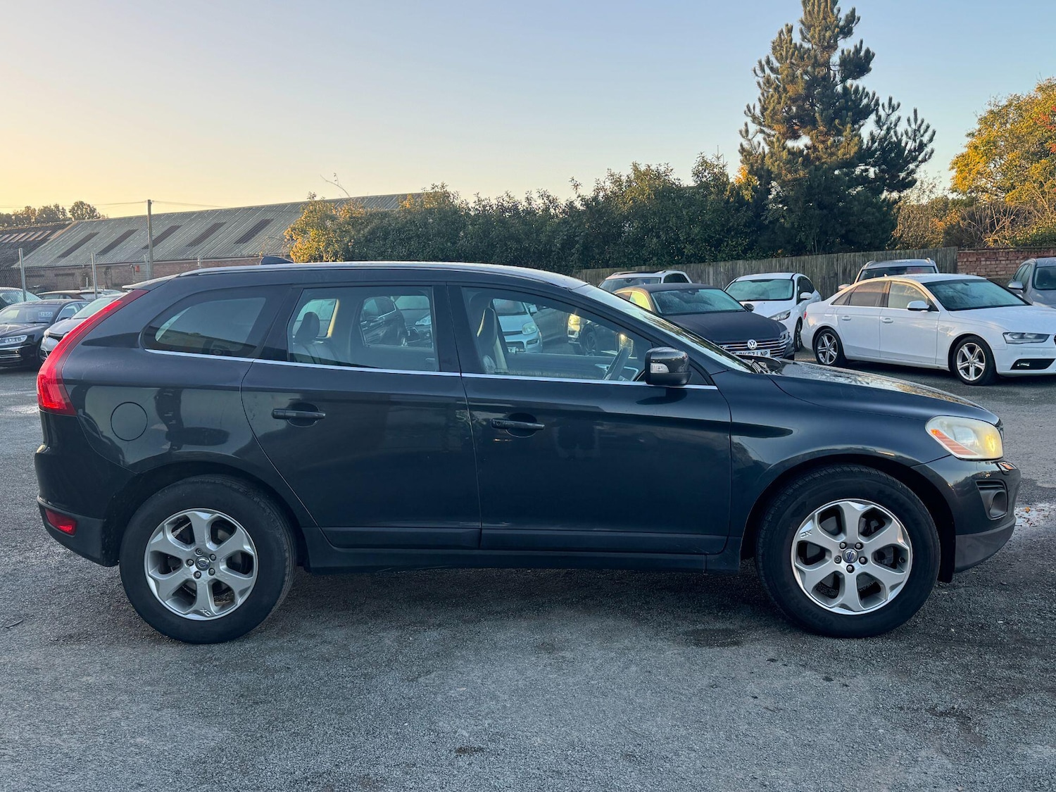 Used Volvo XC60 2010 for sale - 76370264: Photo 4