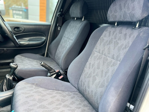 Used Ford Escort 2001 for sale - 74810094: Photo 17
