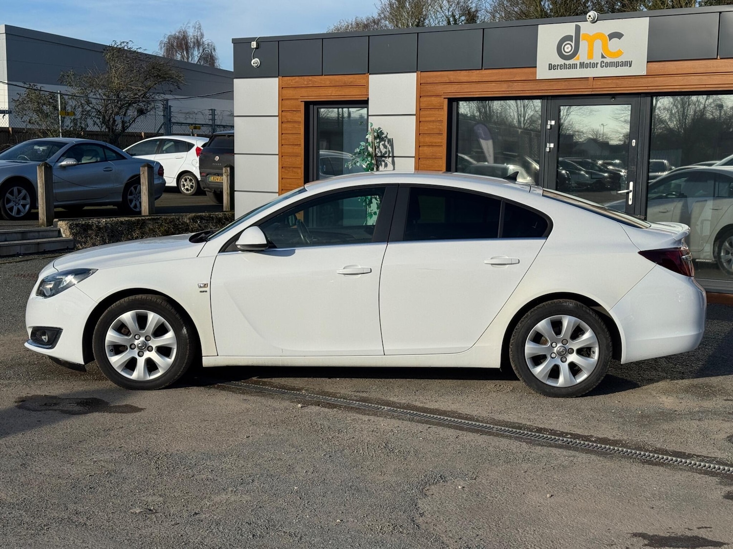Used Vauxhall Insignia 2014 for sale - 77934186: Photo 2