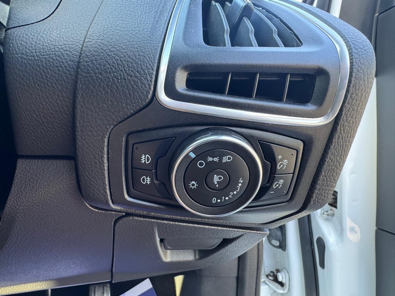 Used Ford Focus 2017 for sale - 76108952: Photo 11
