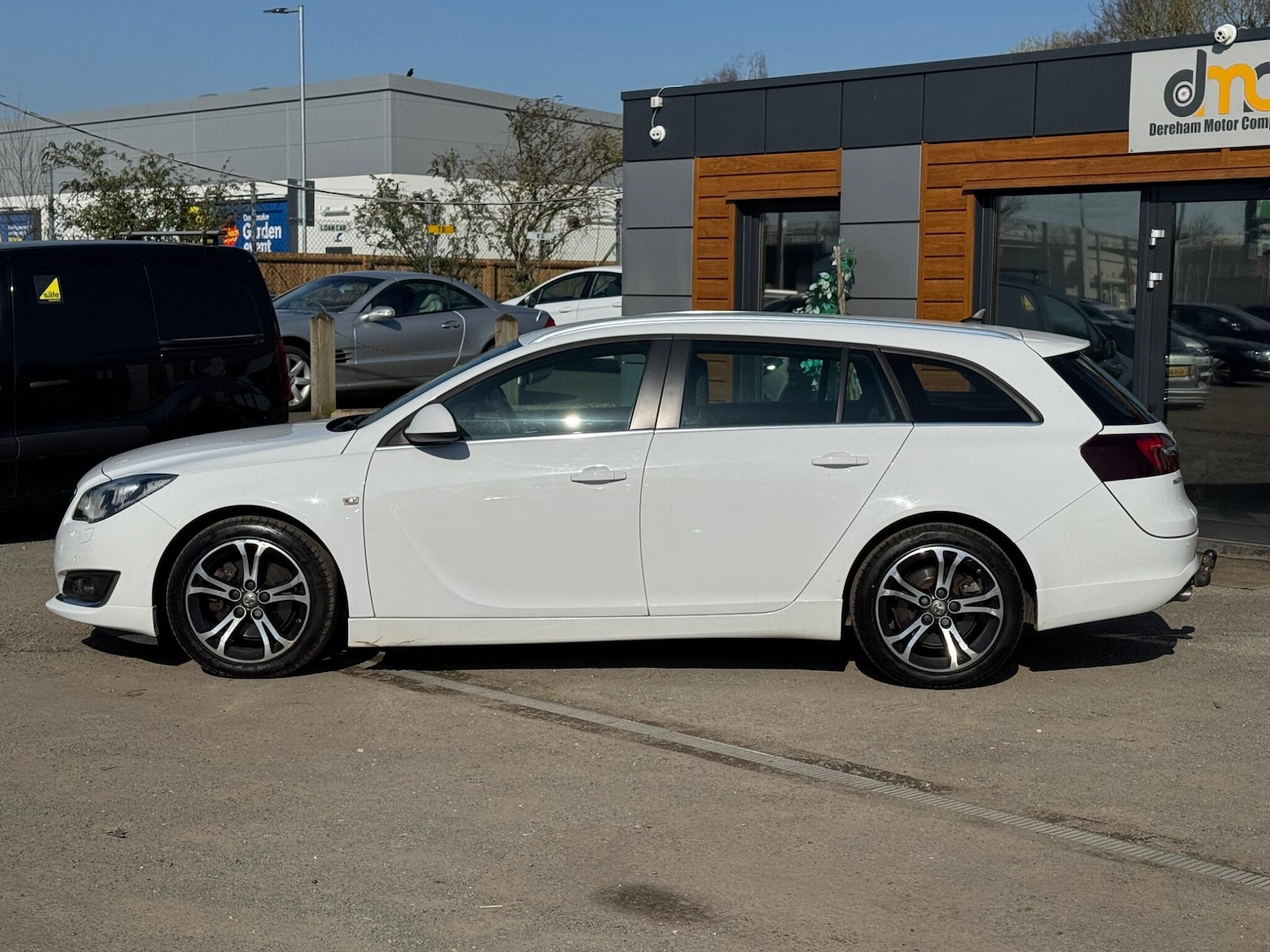 Used Vauxhall Insignia 2015 for sale - 77934206: Photo 2