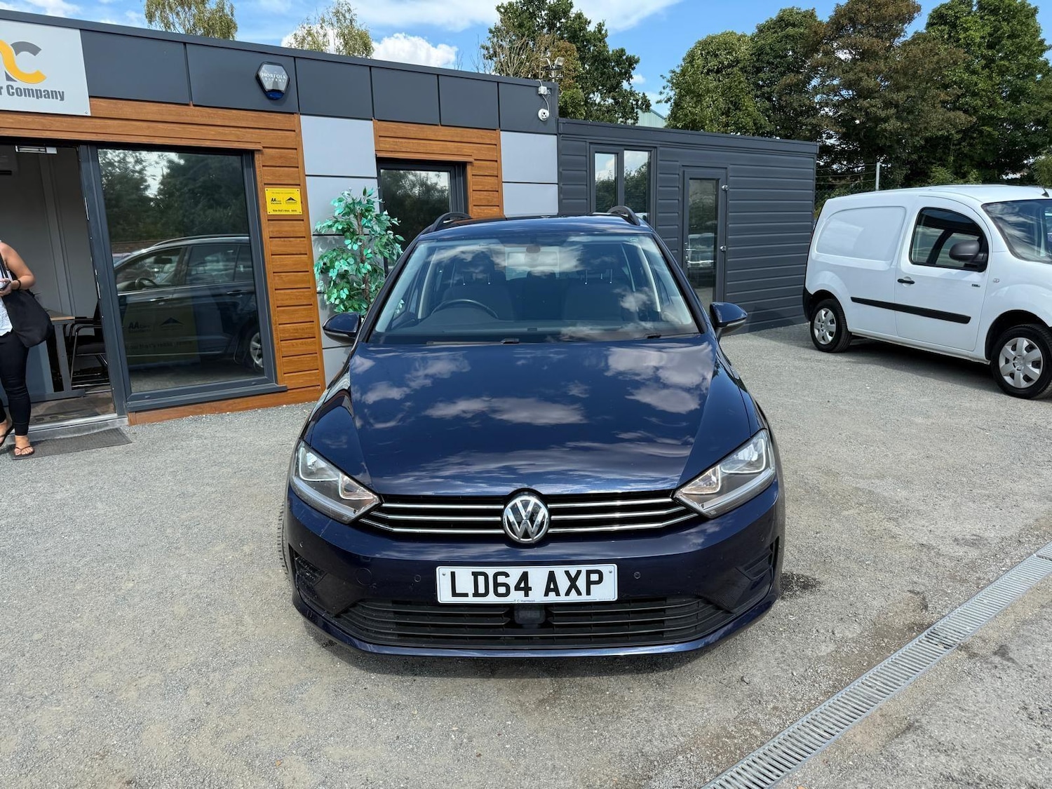 Used Volkswagen Golf SV 2014 for sale - 76457577: Photo 2