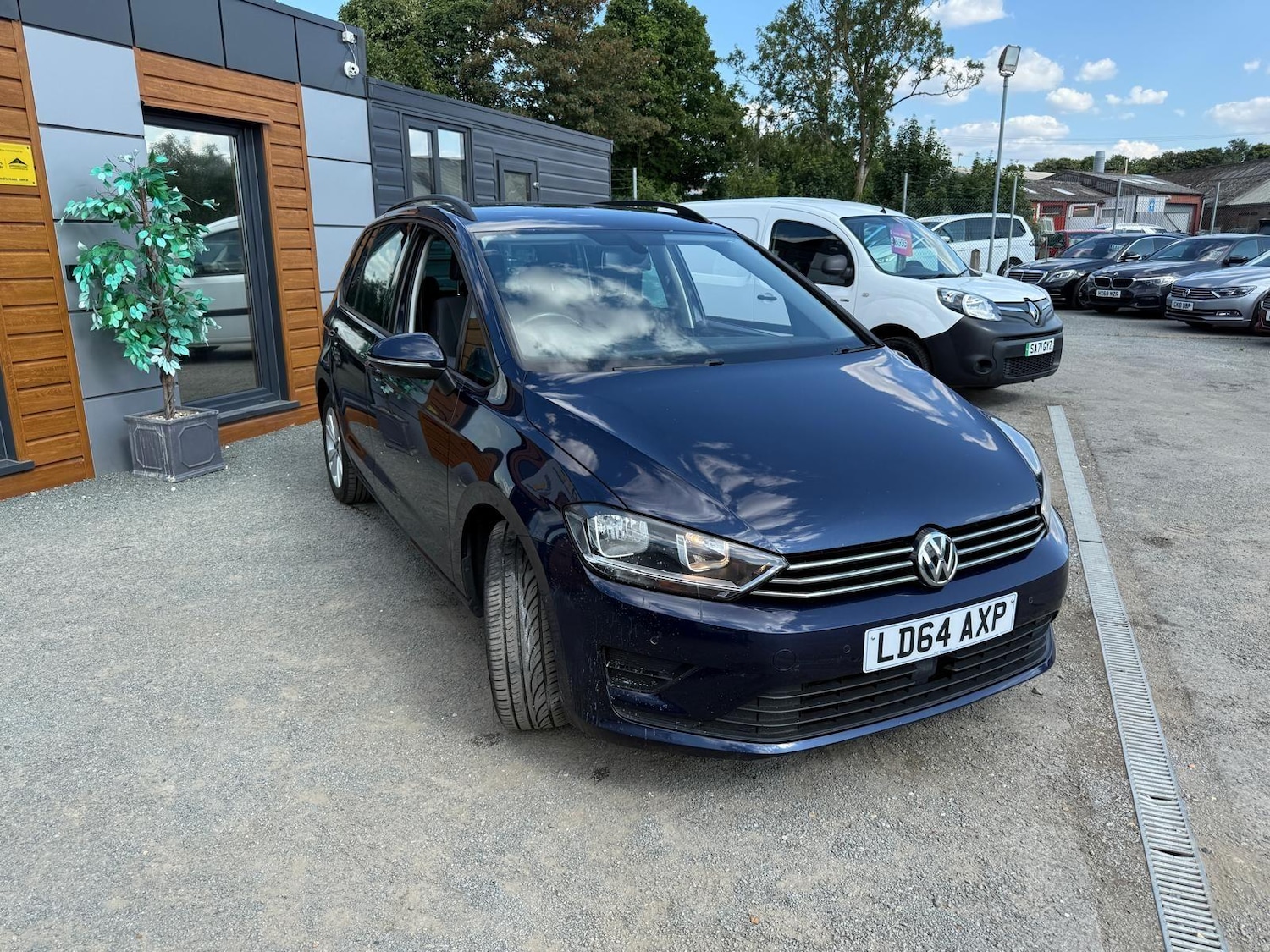 Used Volkswagen Golf SV 2014 for sale - 76457577: Photo 3