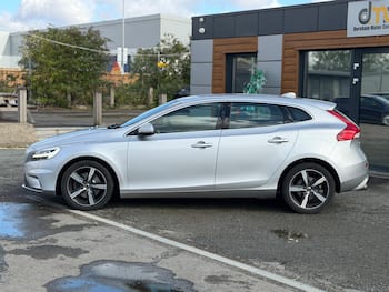 Used Volvo V40 2018 for sale - 79475372: Photo