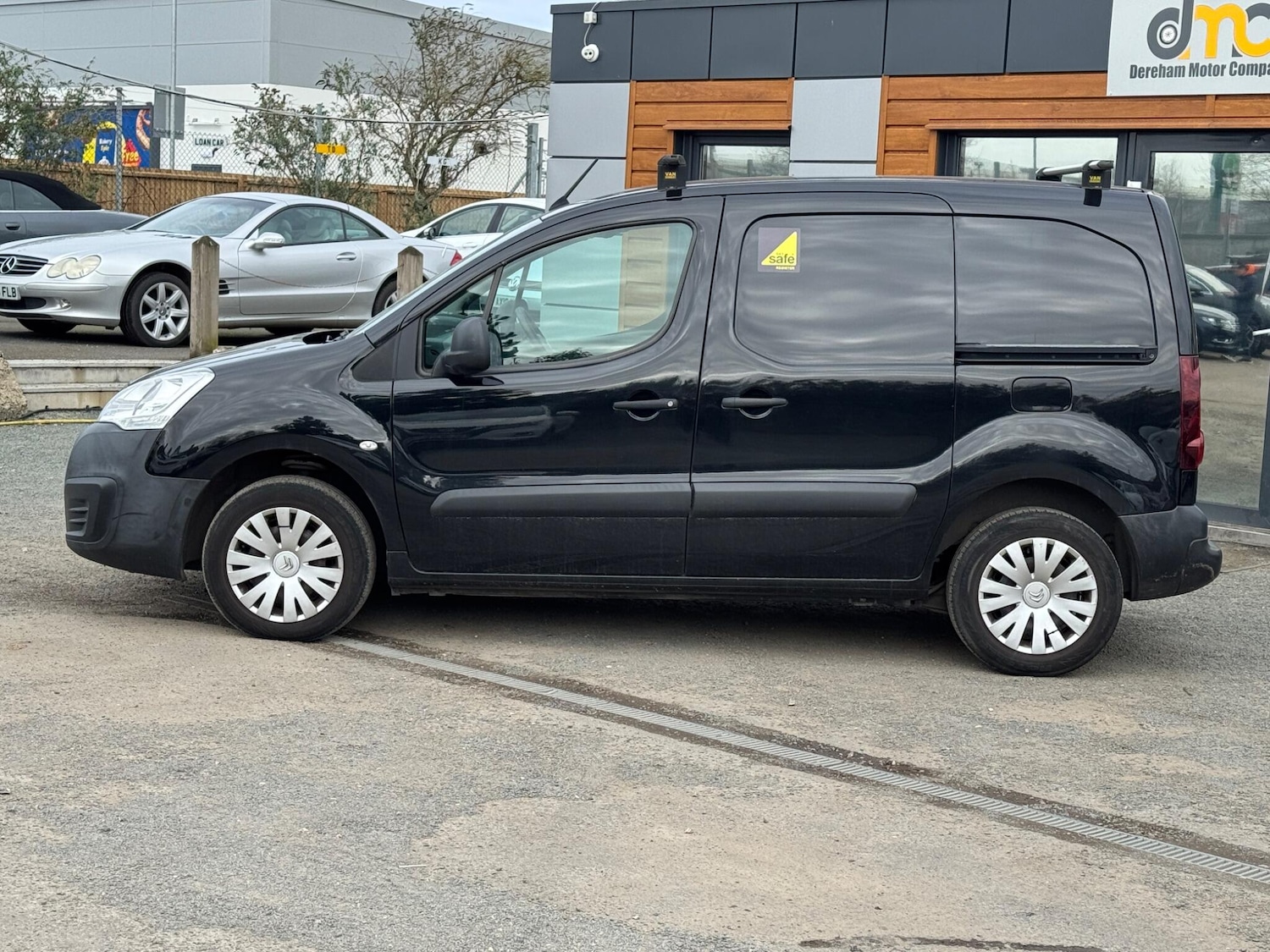 Used Citroen Berlingo 2017 for sale - 77934160: Photo 2