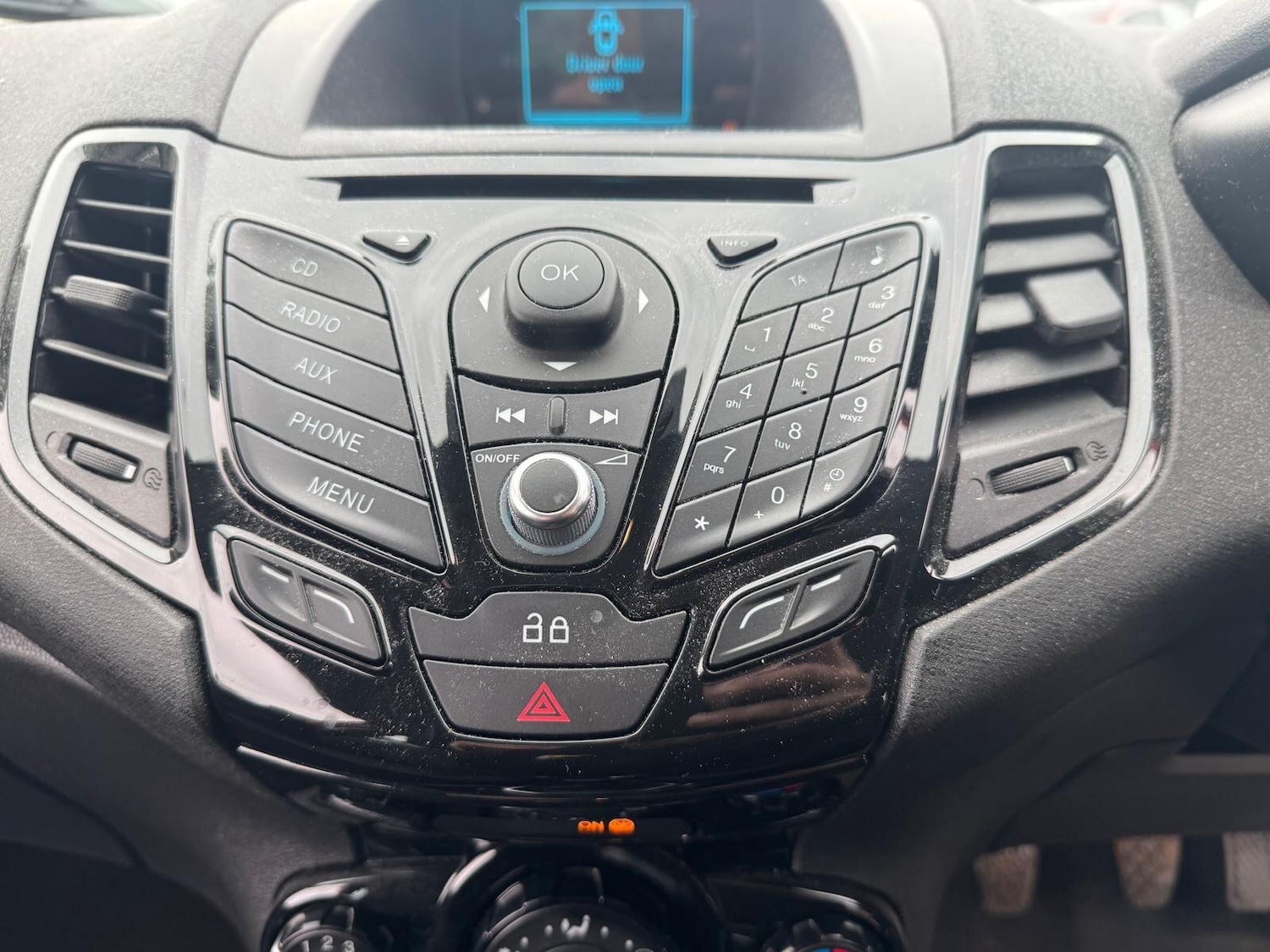 Used Ford Fiesta 2013 for sale - 76032128: Photo 24