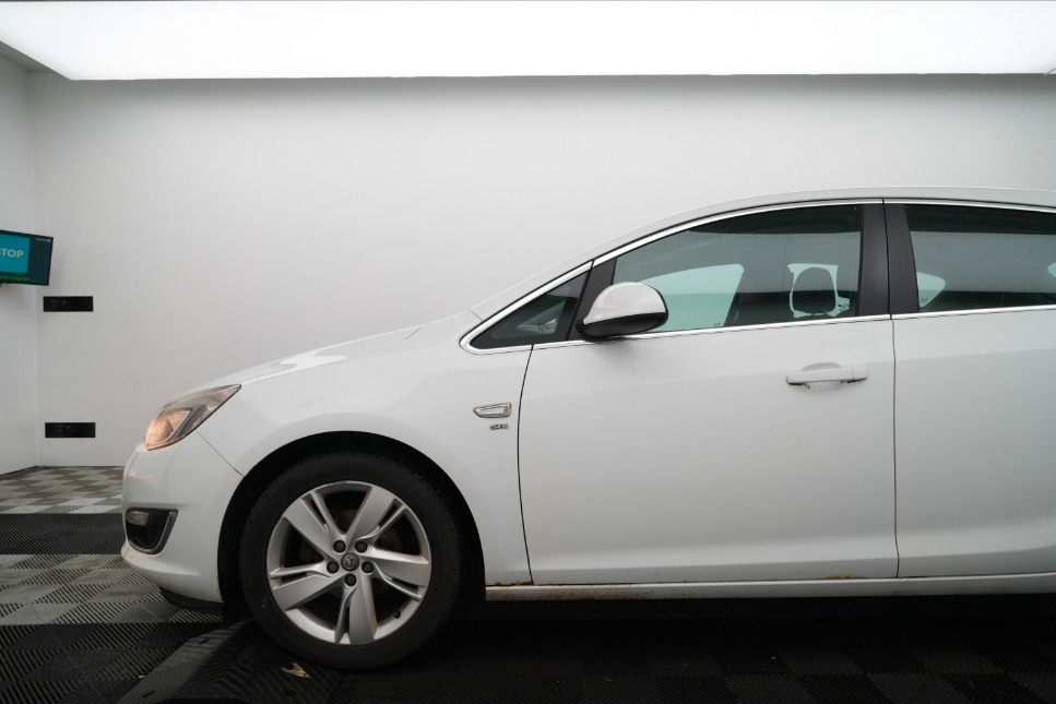 Used Vauxhall Astra 2012 for sale - 77502954: Photo 4