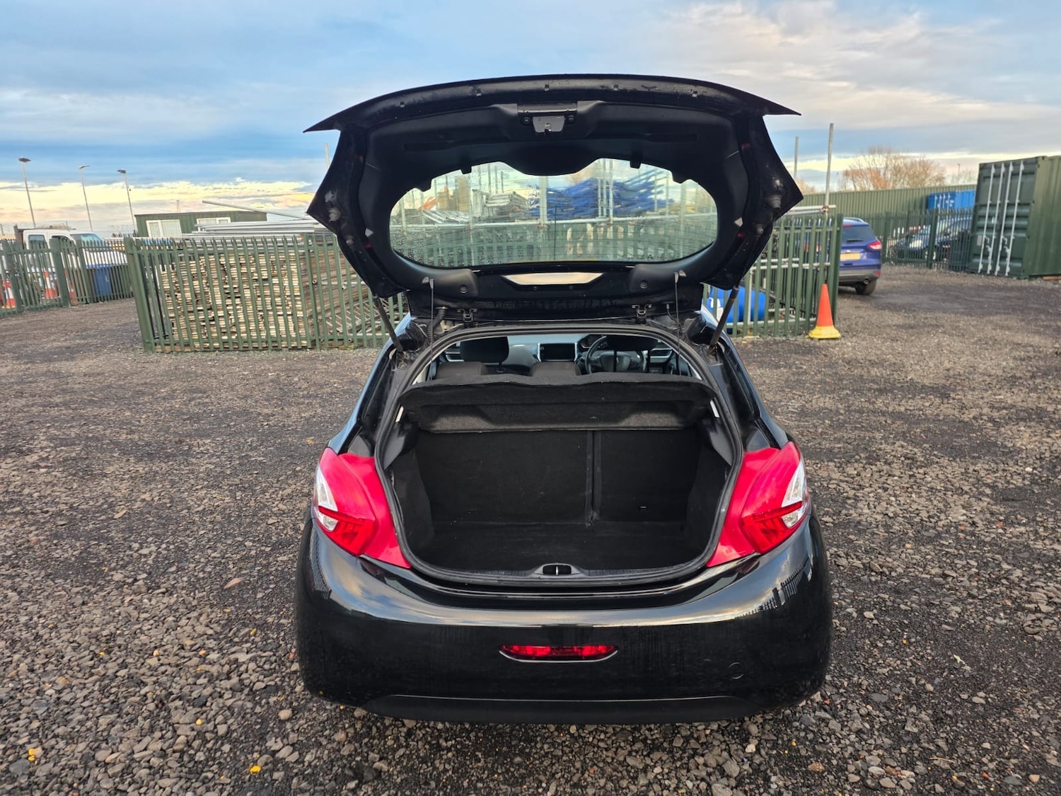 Used Peugeot 208 2012 for sale - 77058724: Photo 6