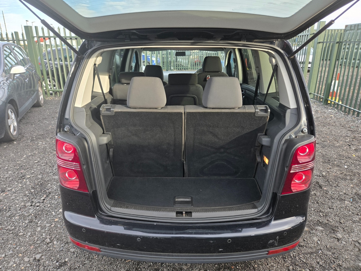 Used Volkswagen Touran 2008 for sale - 76542514: Photo 12