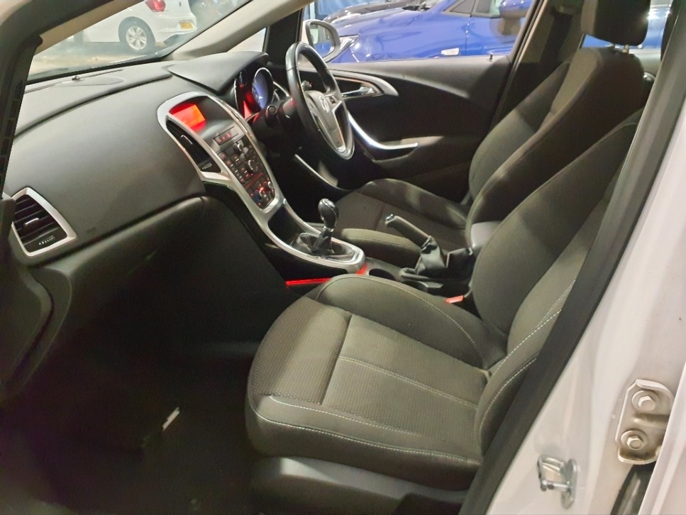 Used Vauxhall Astra 2012 for sale - 77718960: Photo 10