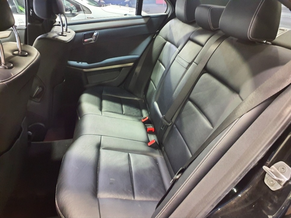 Used Mercedes-Benz E Class 2010 for sale - 77601875: Photo 12