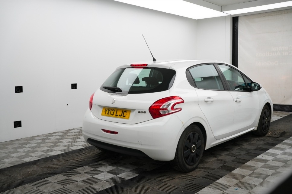 Used Peugeot 208 2013 for sale - 77896809: Photo 2