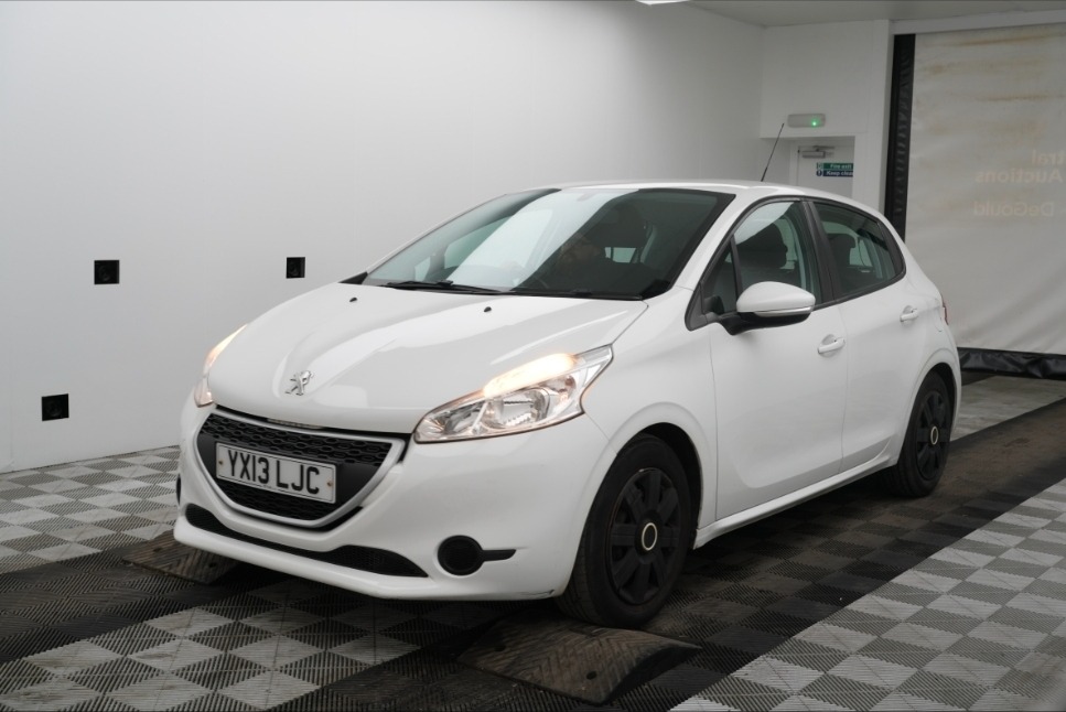 Used Peugeot 208 2013 for sale - 77896809: Photo 3