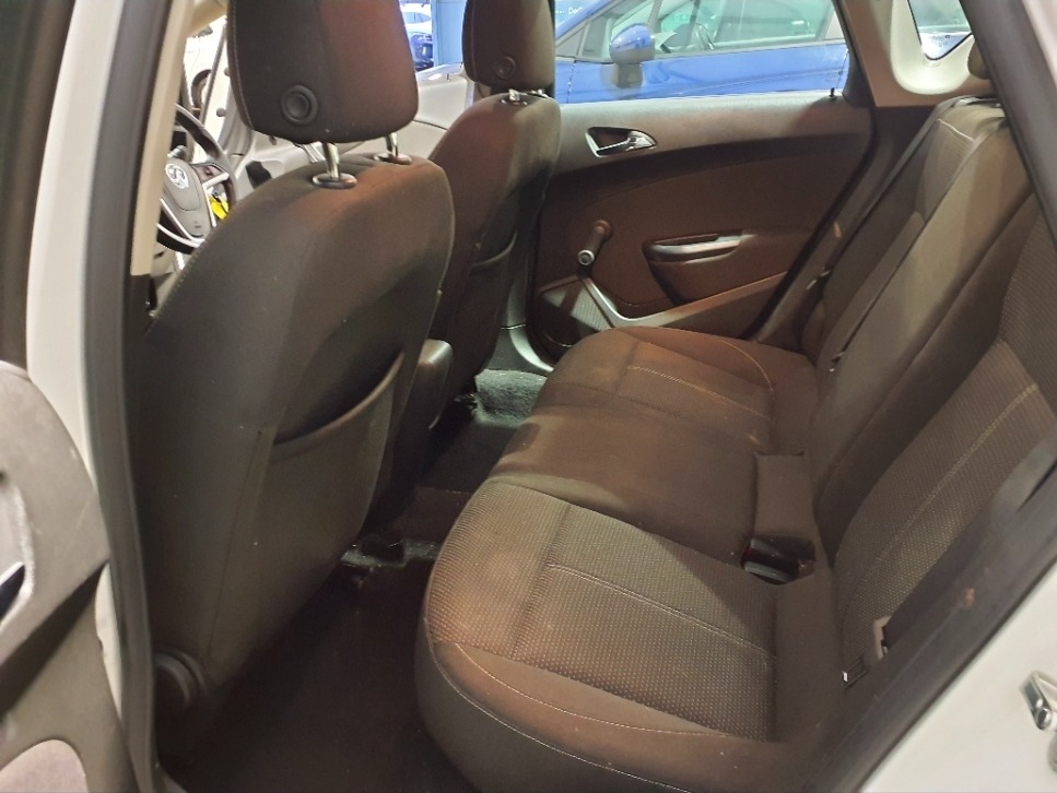 Used Vauxhall Astra 2012 for sale - 77601867: Photo 5