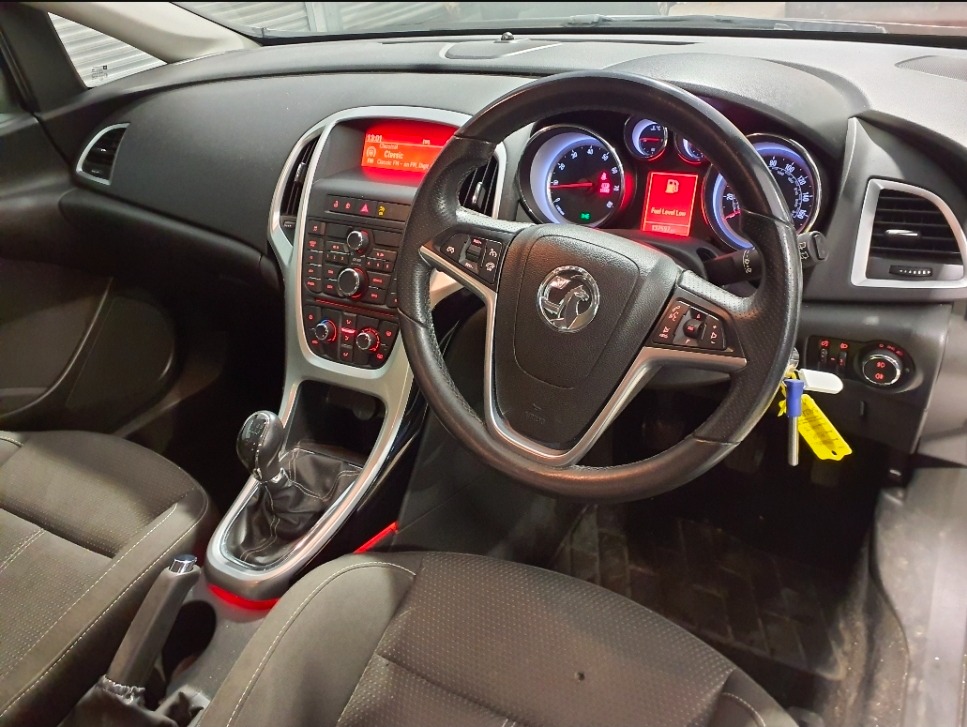 Used Vauxhall Astra 2012 for sale - 77601867: Photo 9