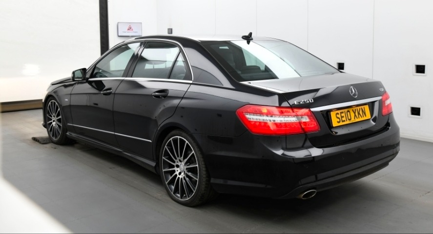 Used Mercedes-Benz E Class 2010 for sale - 77213799: Photo 3