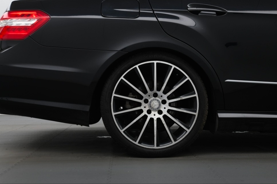 Used Mercedes-Benz E Class 2010 for sale - 77213799: Photo 9