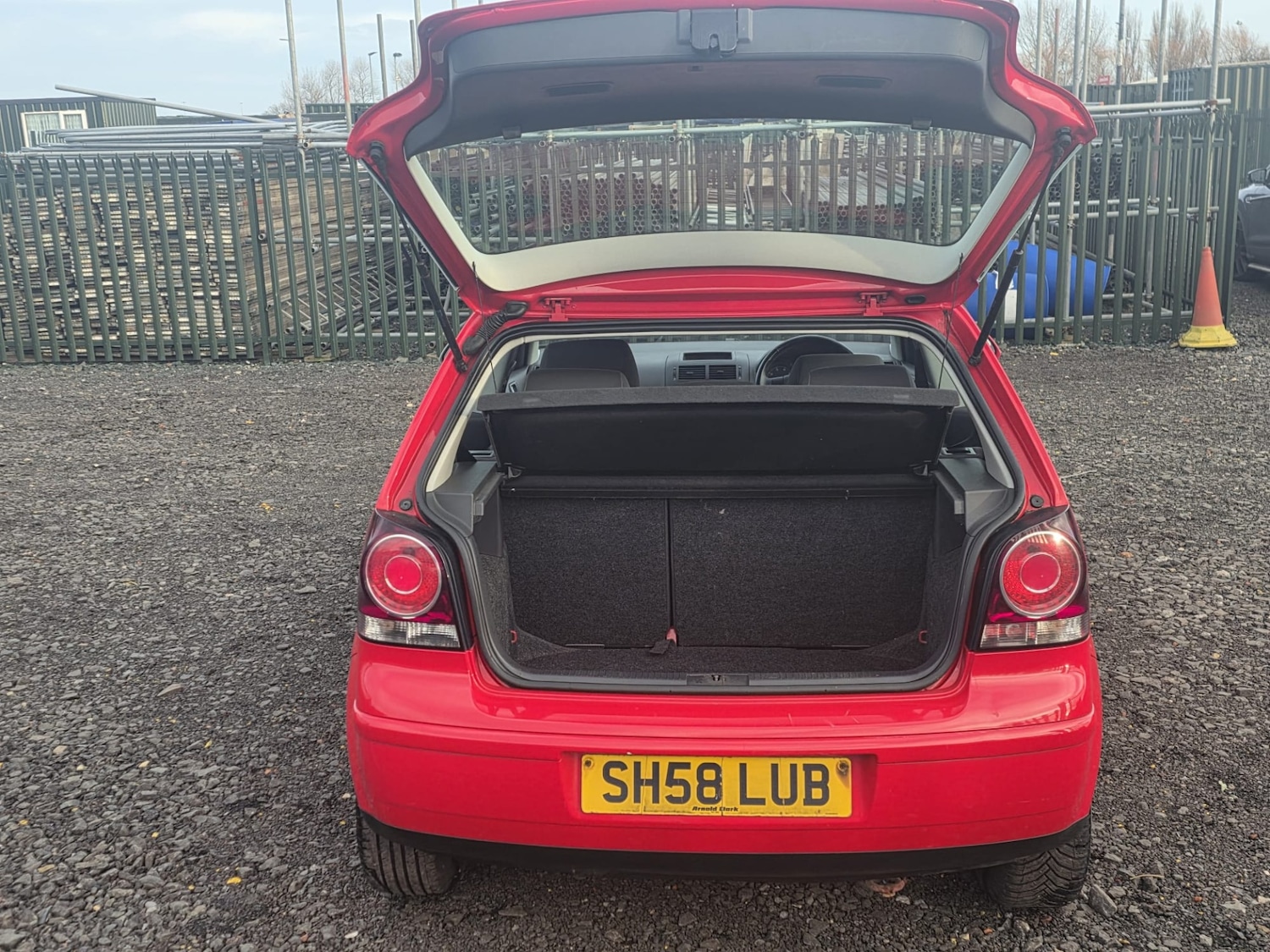 Used Volkswagen Polo 2009 for sale - 76882871: Photo 9