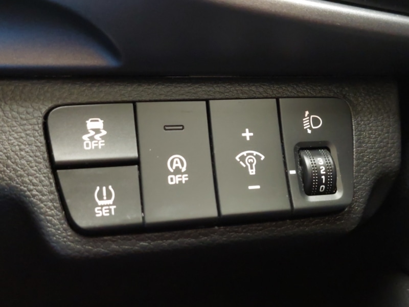 Used Kia Stonic 2023 for sale - 76188339: Photo 17
