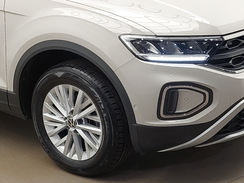 Used Volkswagen T-Roc 2023 for sale - 76795275: Photo 9