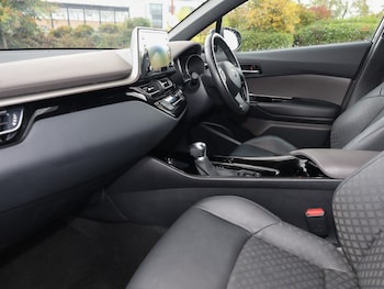 Used Toyota C-HR 2021 for sale - 76172032: Photo 2