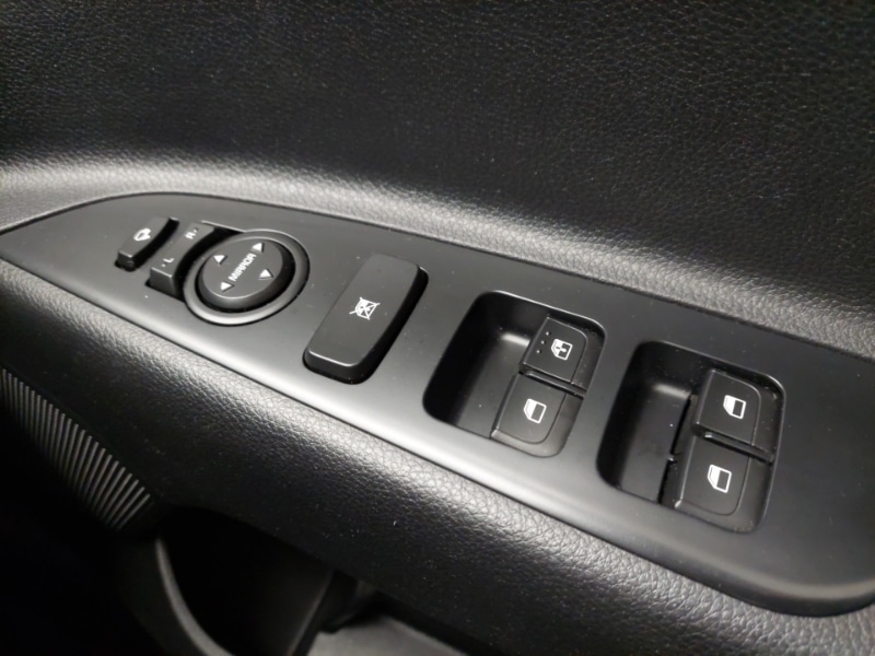 Used Kia Stonic 2018 for sale - 77265249: Photo 16