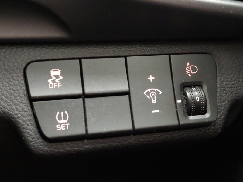 Used Kia Stonic 2018 for sale - 77265249: Photo 17