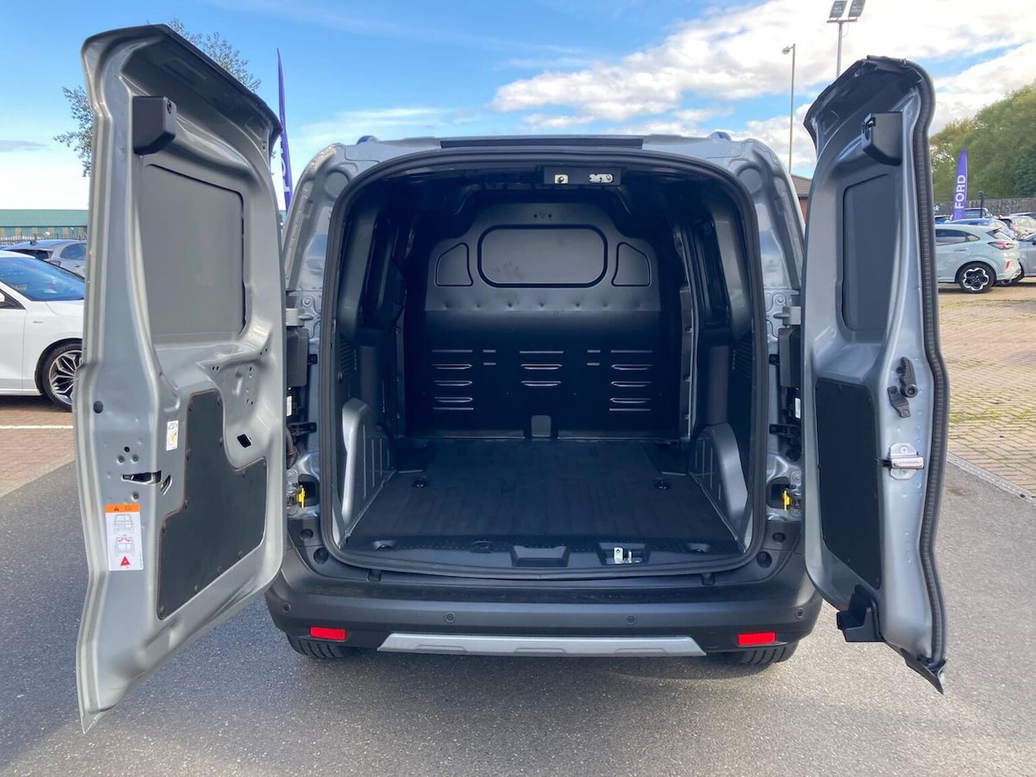 Used Ford Transit Courier 2024 for sale - 76159590: Photo 6