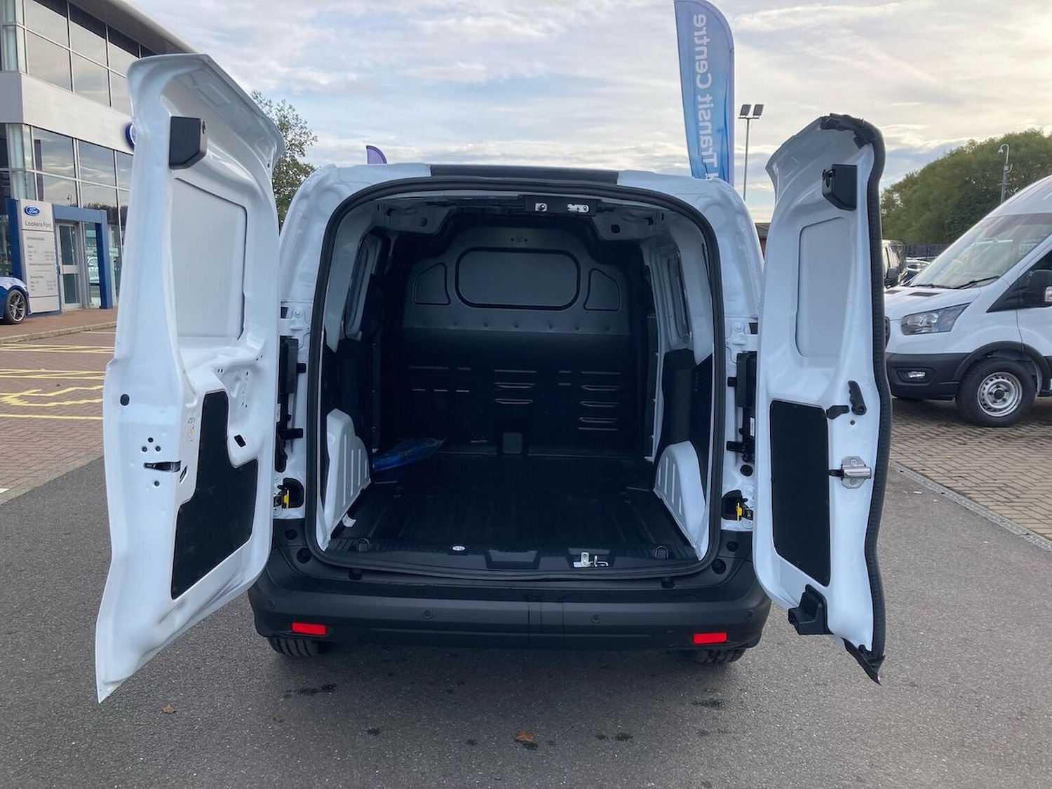 Used Ford Transit Courier 2025 for sale - 76142909: Photo 6