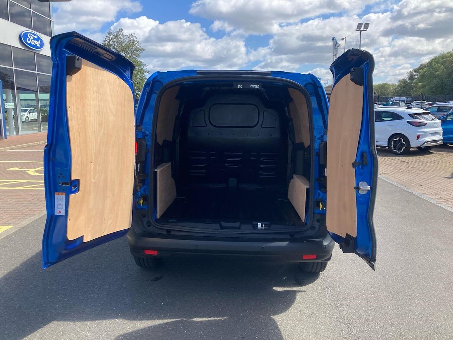 Used Ford Transit Courier 2024 for sale - 76047803: Photo 6