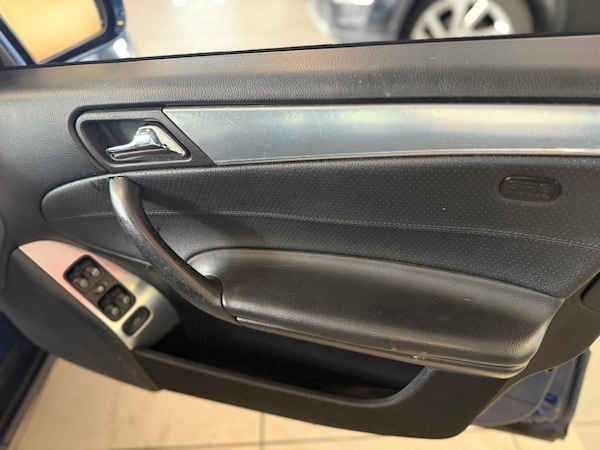 Used Mercedes-Benz C-Class 2005 for sale - 74906990: Photo 11