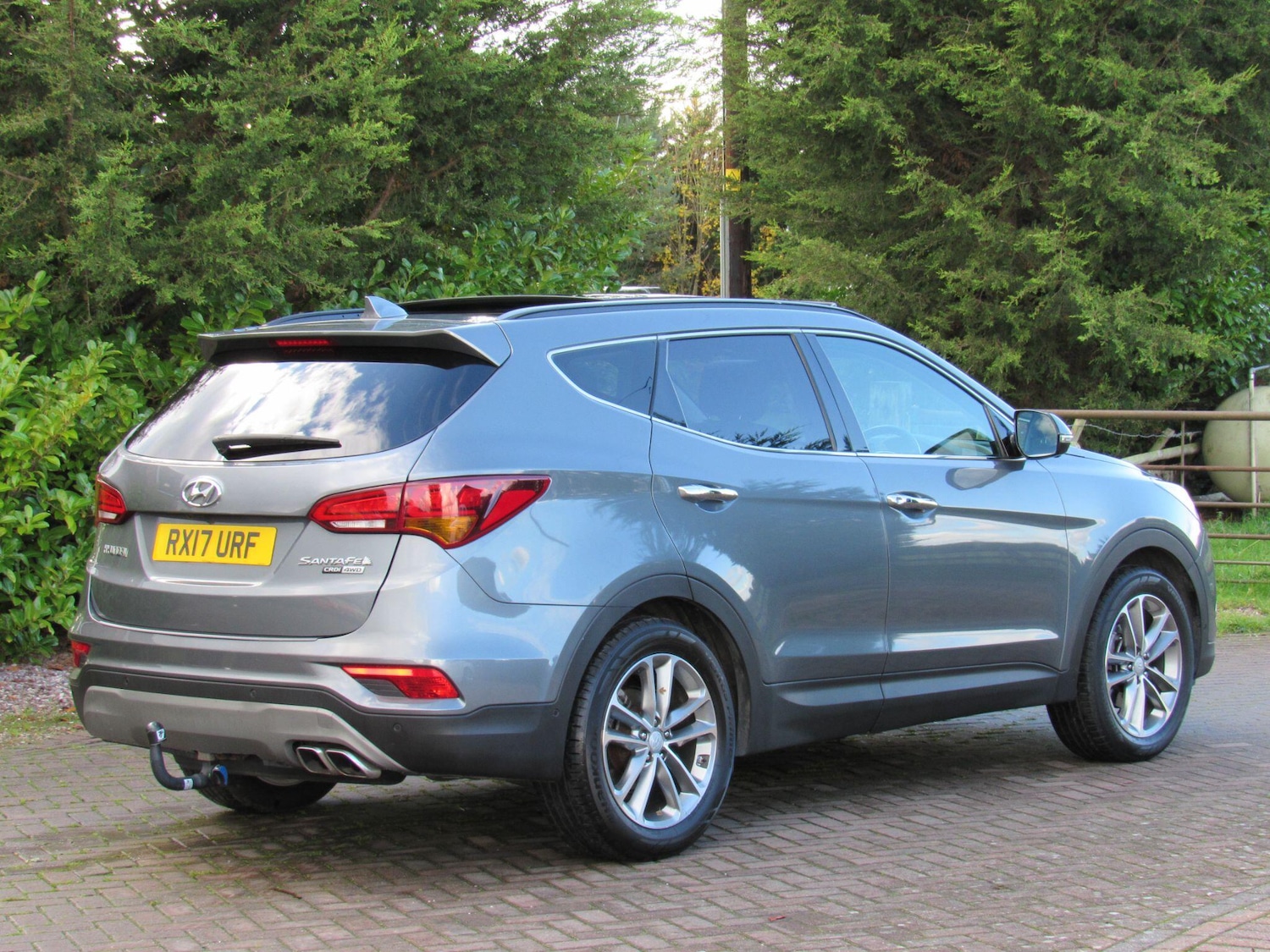 Used Hyundai Santa Fe 2017 for sale - 76982865: Photo 2