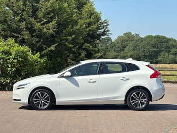 Used Volvo V40 2018 for sale - 79157943: Photo