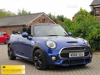 Used MINI Convertible 2018 for sale - 76982837: Photo