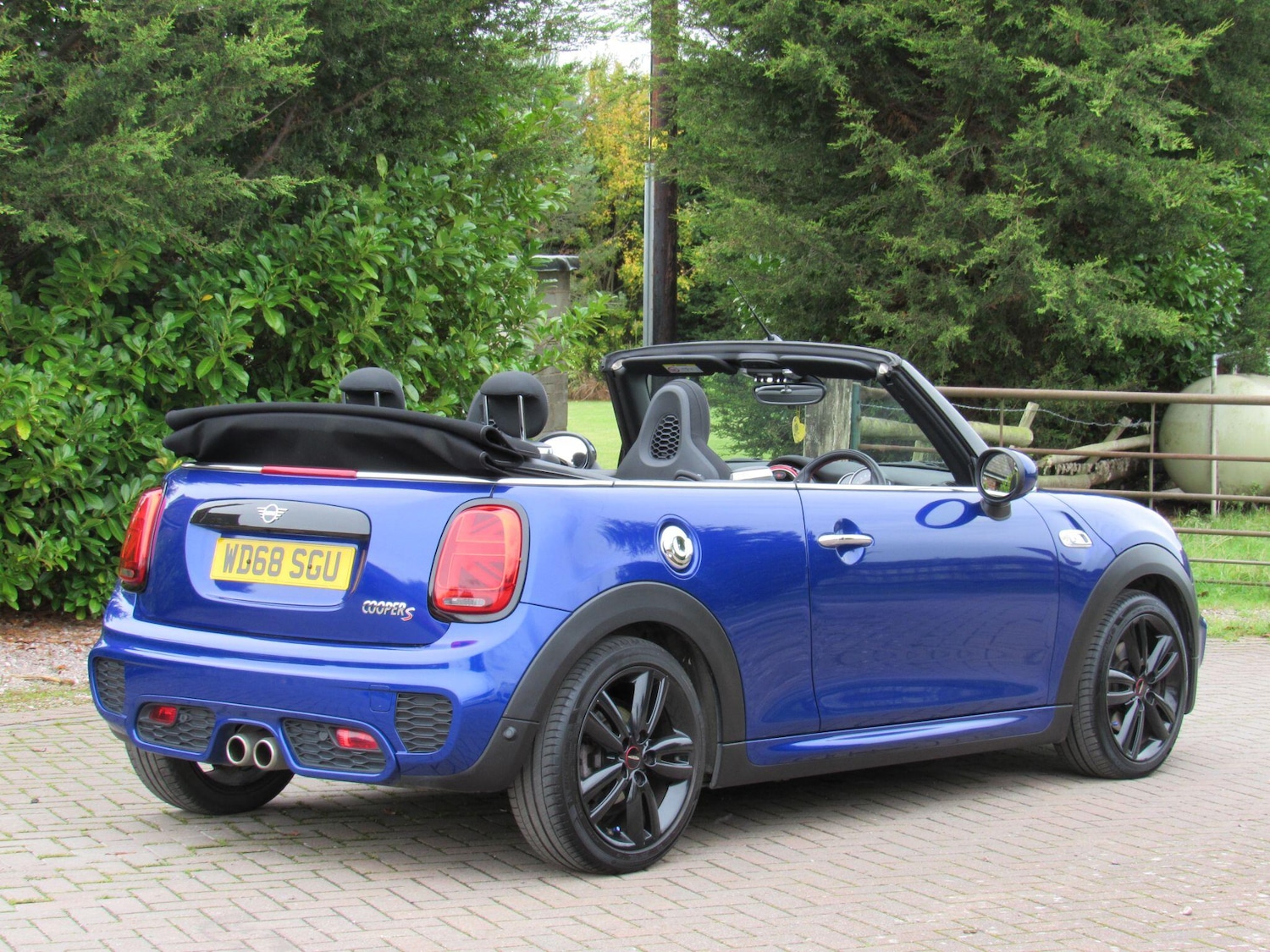 Used MINI Convertible 2018 for sale - 76982837: Photo 2