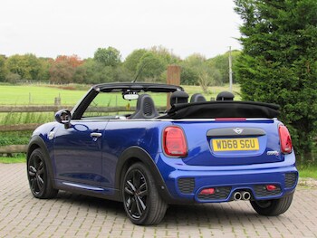 Used MINI Convertible 2018 for sale - 76982837: Photo