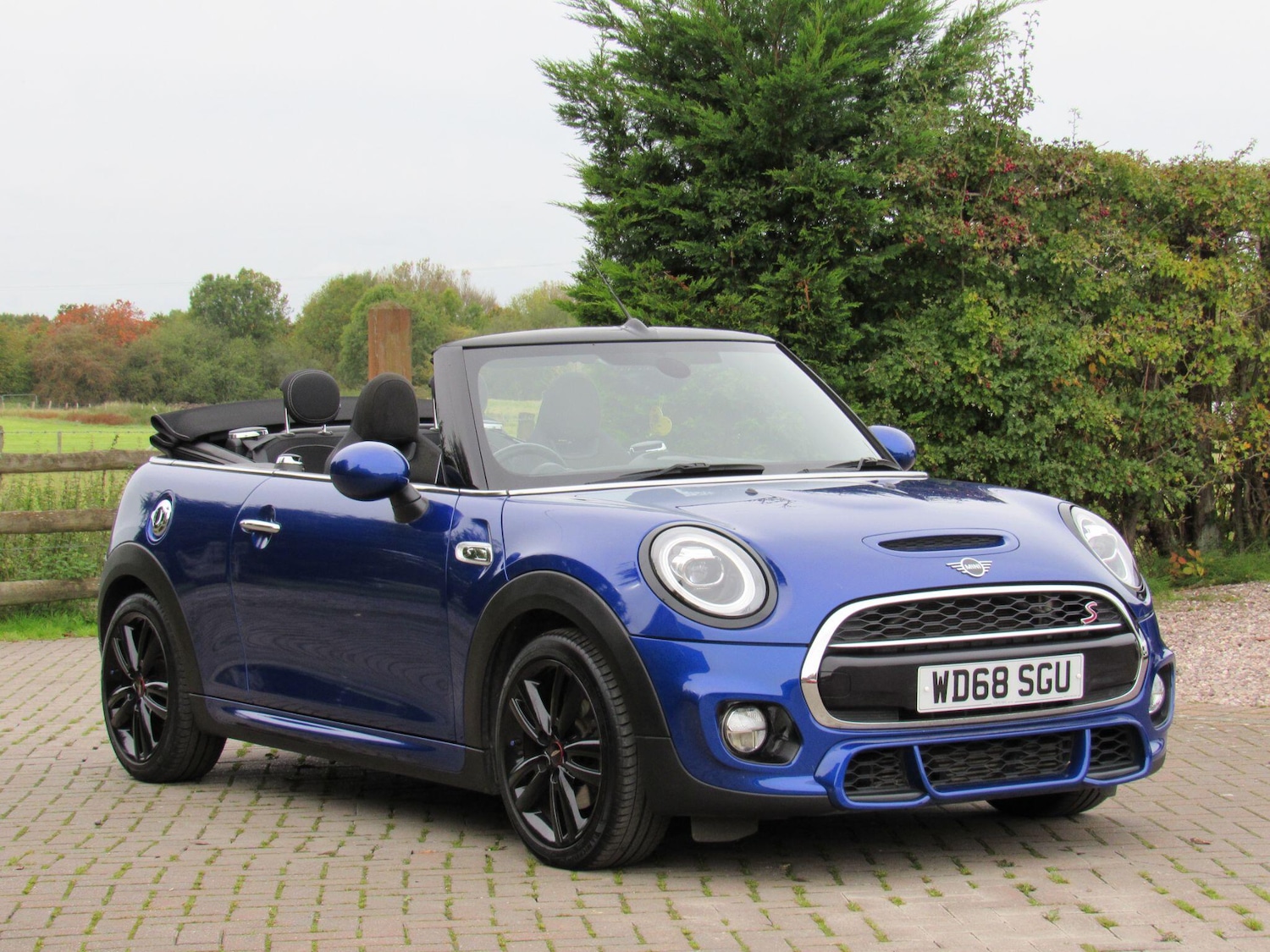 Used MINI Convertible 2018 for sale - 76982837: Photo 9