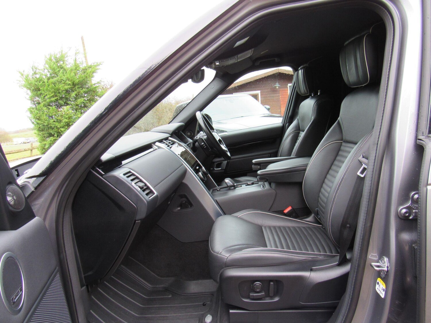 Used Land Rover Discovery 2022 for sale - 76982847: Photo 11