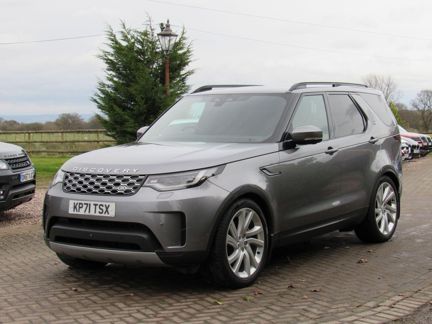 Used Land Rover Discovery 2022 for sale - 76982847: Photo 2
