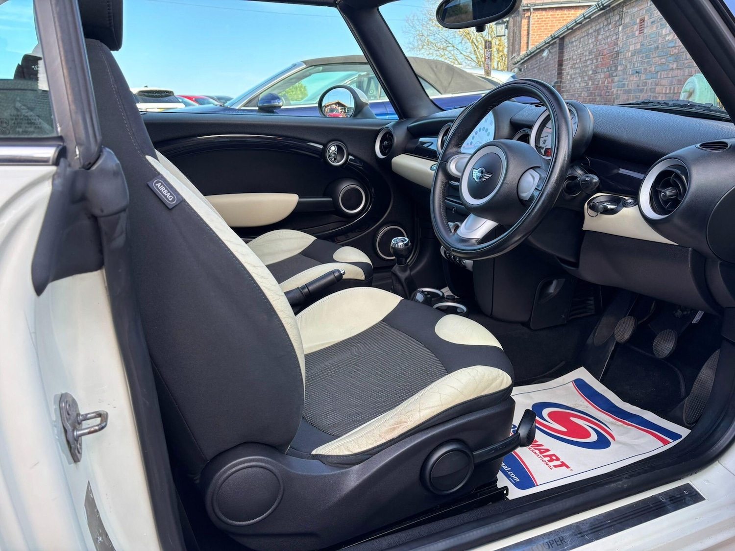 Used MINI Convertible 2010 for sale - 77723689: Photo 10