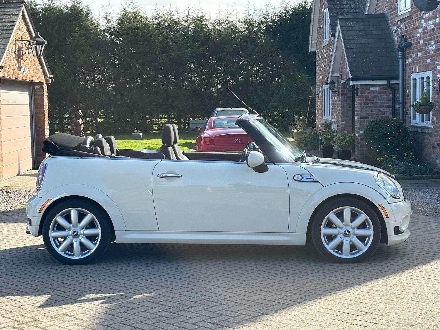 Used MINI Convertible 2010 for sale - 77723689: Photo 2