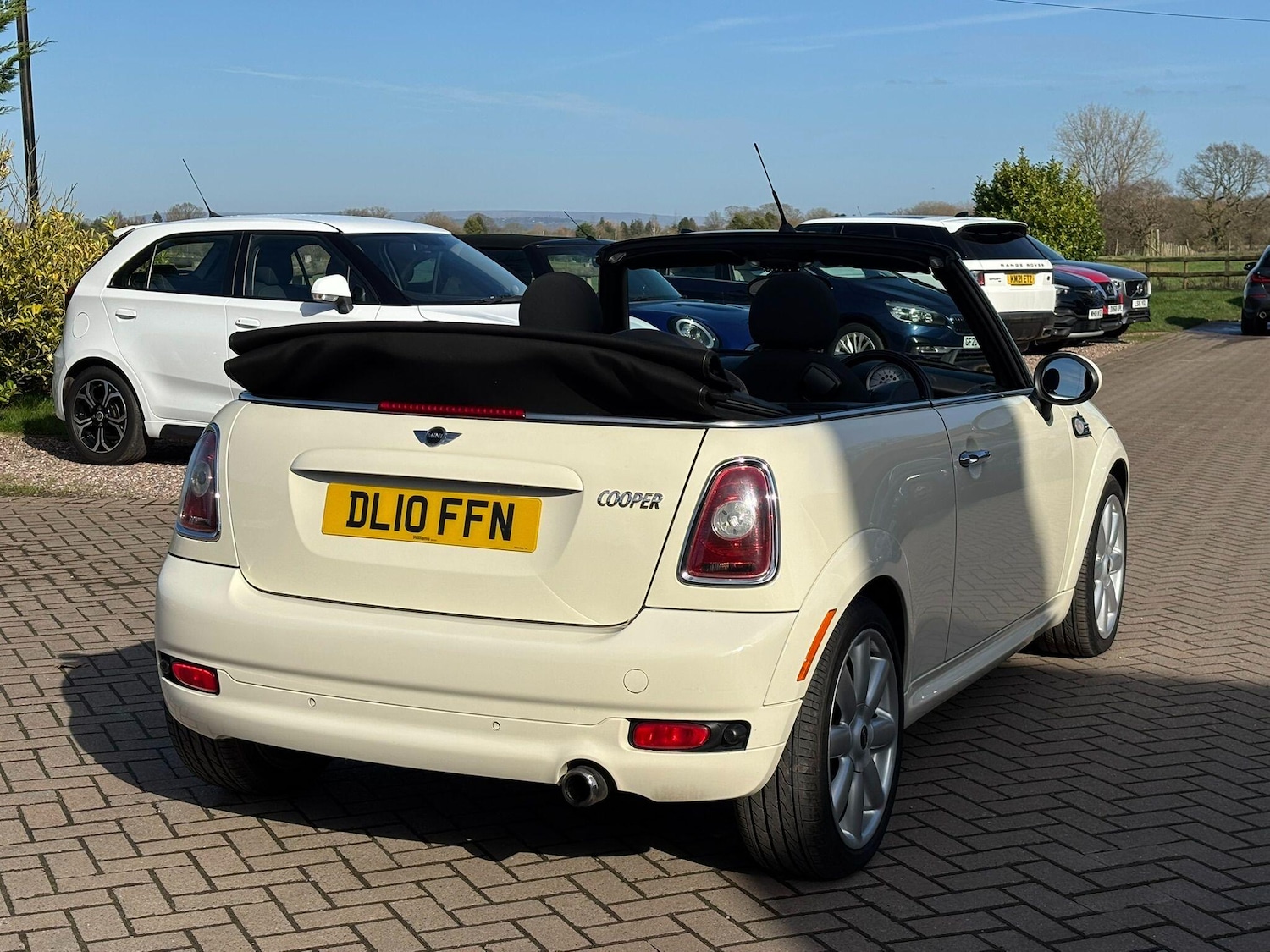 Used MINI Convertible 2010 for sale - 77723689: Photo 23