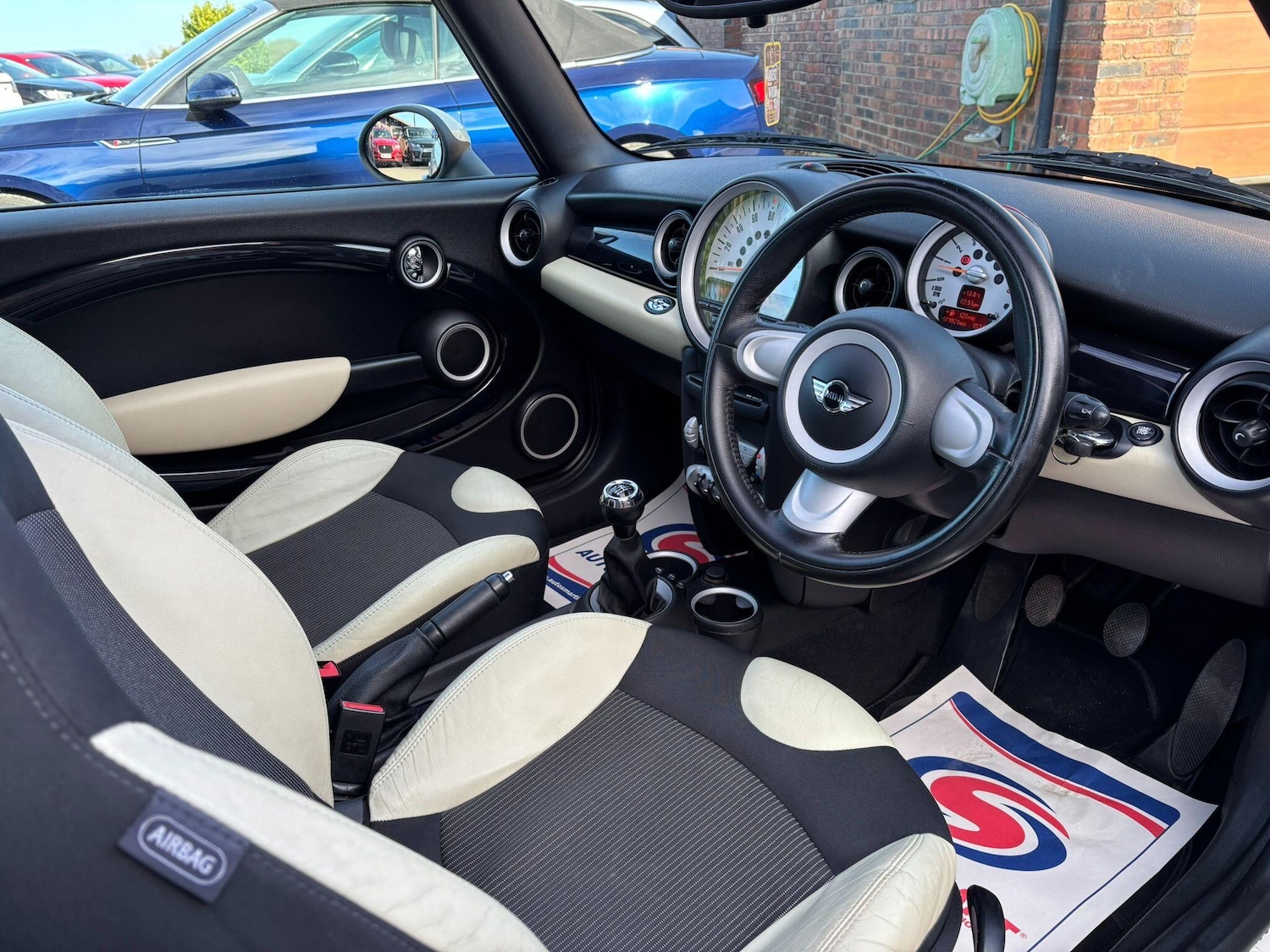 Used MINI Convertible 2010 for sale - 77723689: Photo 26