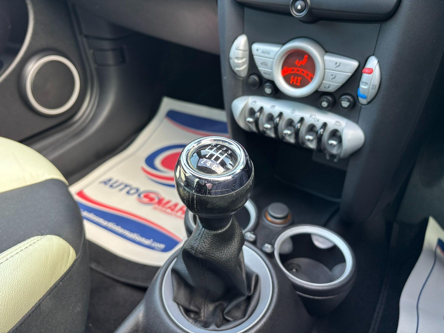 Used MINI Convertible 2010 for sale - 77723689: Photo 28