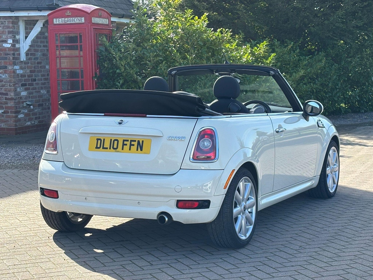 Used MINI Convertible 2010 for sale - 77723689: Photo 4