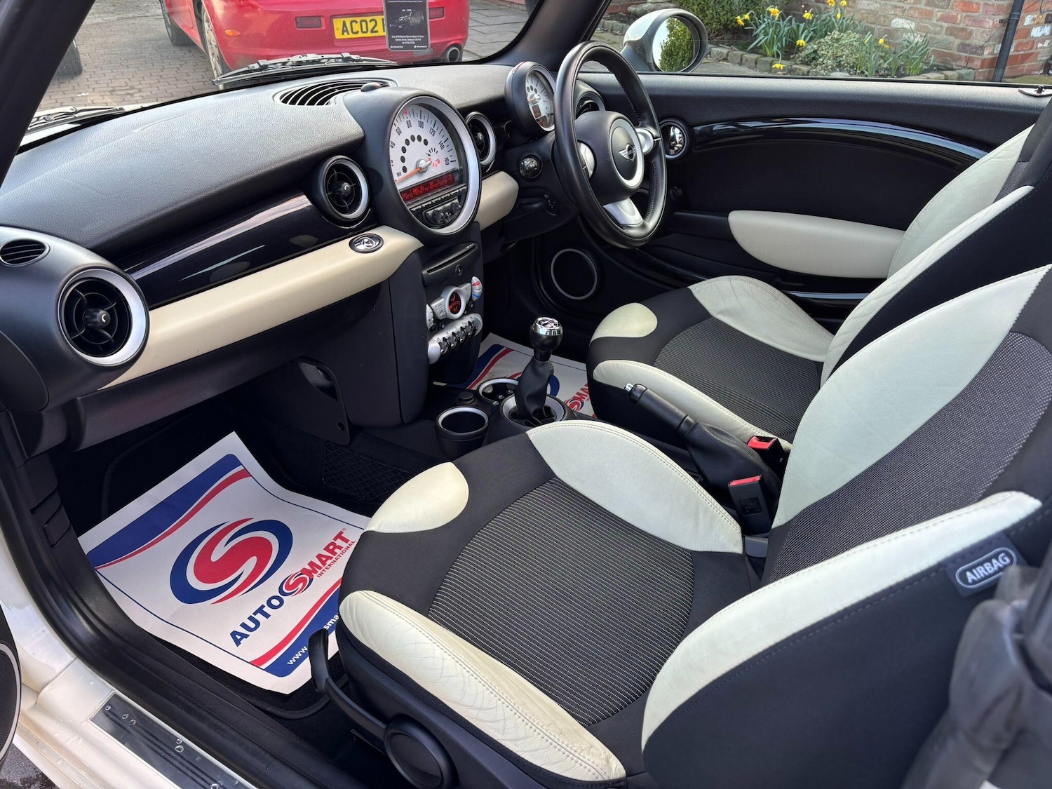 Used MINI Convertible 2010 for sale - 77723689: Photo 8