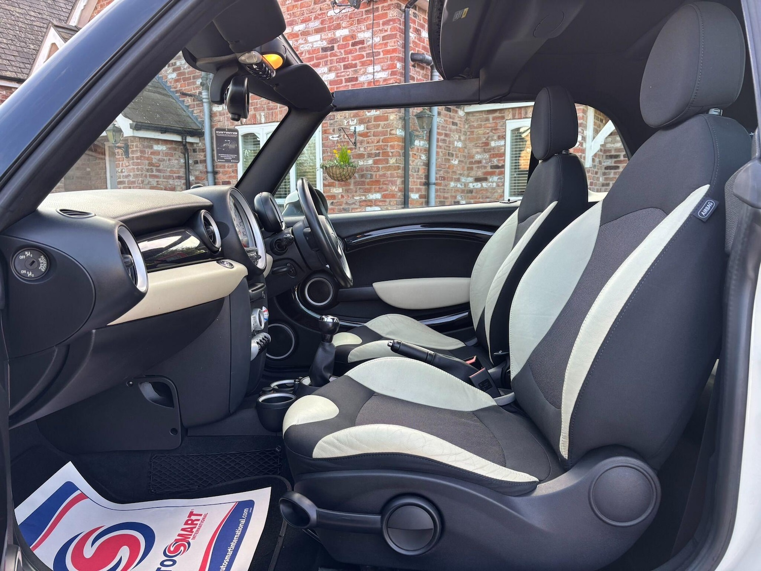 Used MINI Convertible 2010 for sale - 77723689: Photo 9