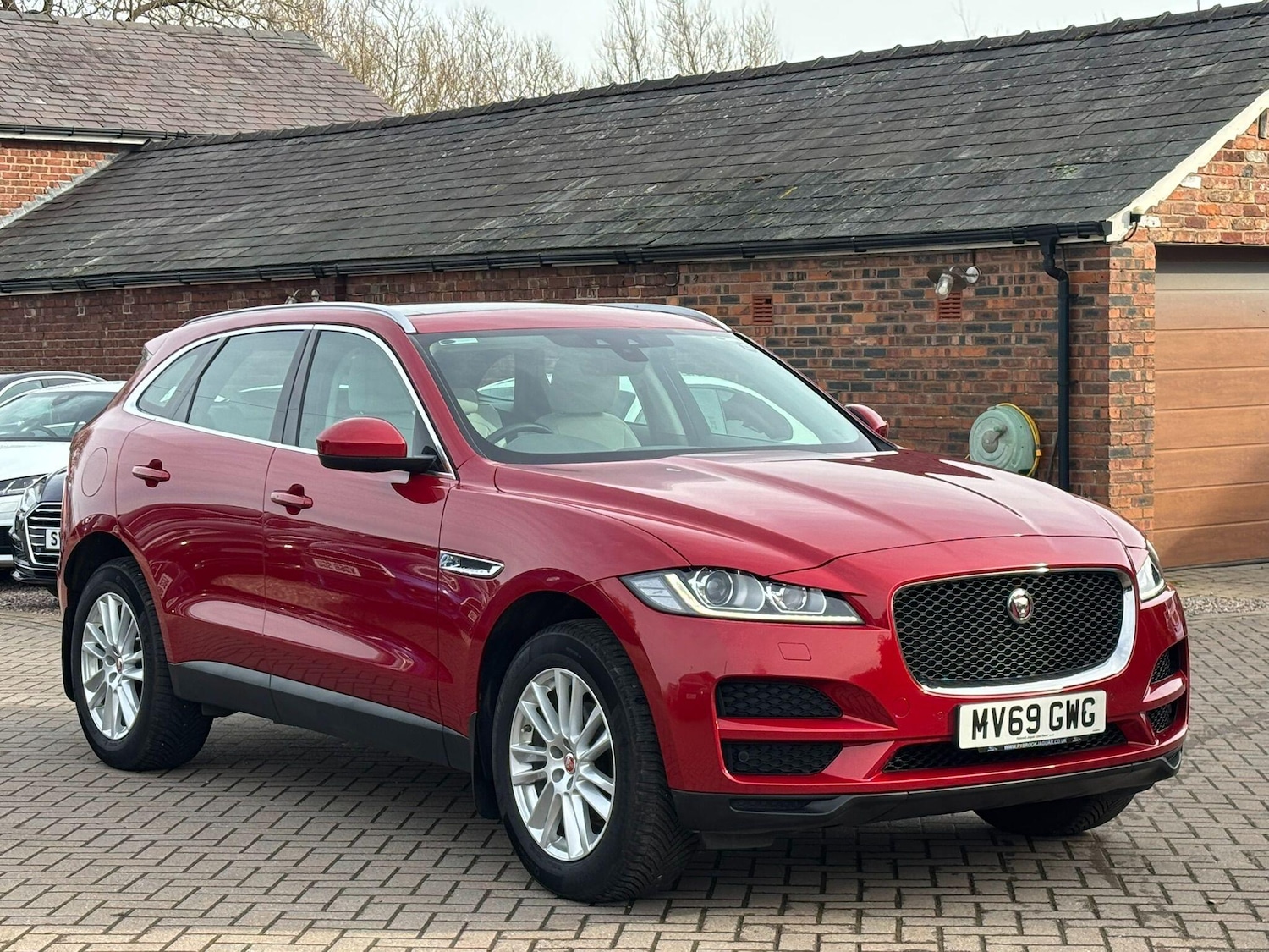 Used Jaguar F-Pace 2019 for sale - 77586352: Photo 2