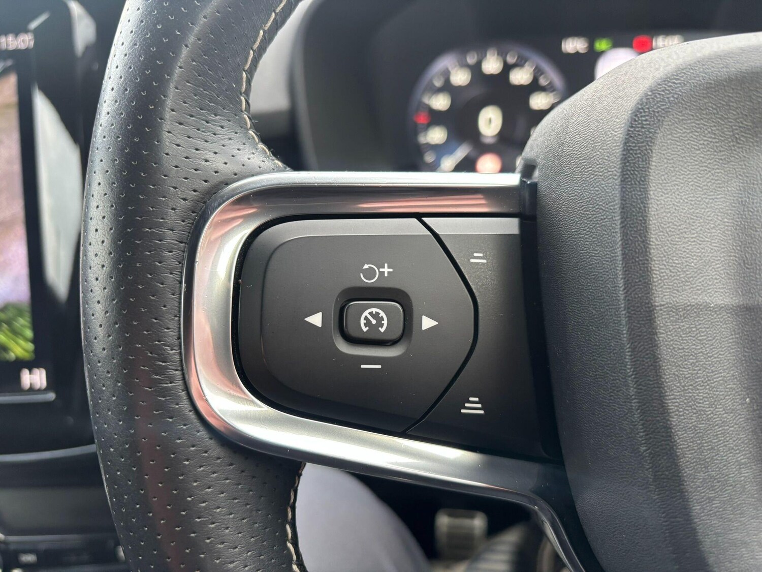 Used Volvo XC40 2018 for sale - 77496207: Photo 34