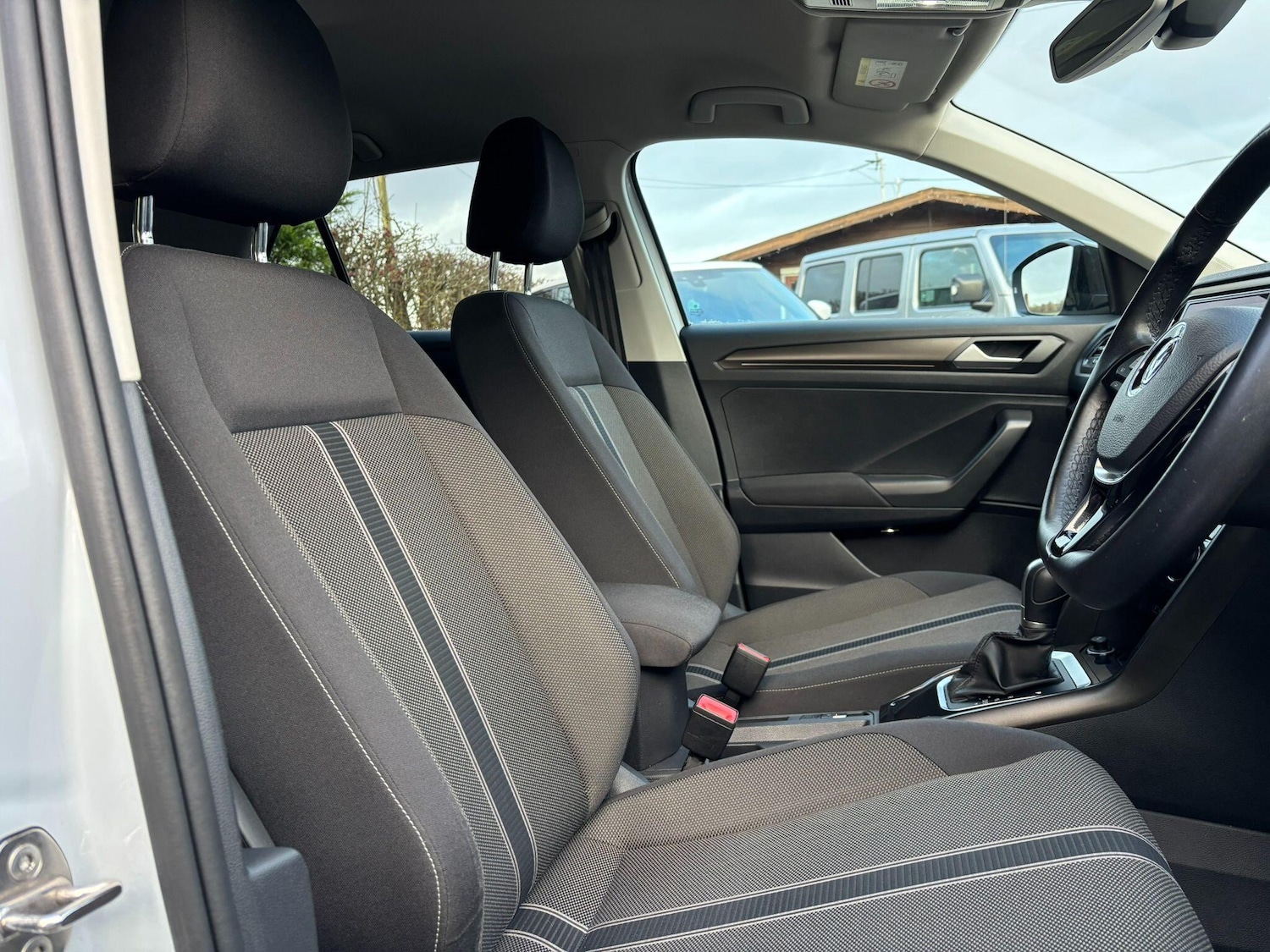 Used Volkswagen T-Roc 2018 for sale - 76982839: Photo 10